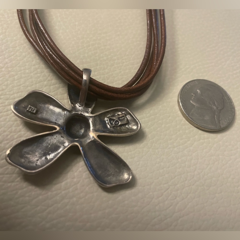 EUC Silpada 925 Sterling Silver Daisy Flower Necklace brown leather cord 16 in - Picture 3 of 5